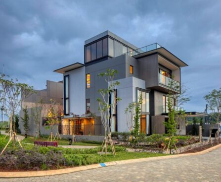 Rumah cluster modern di kawasan pinggiran kota yang sedang berkembang tahun 2025