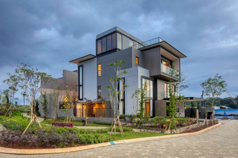 Rumah cluster modern di kawasan pinggiran kota yang sedang berkembang tahun 2025