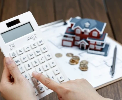 Ilustrasi pembayaran booking fee rumah dengan form pemesanan resmi