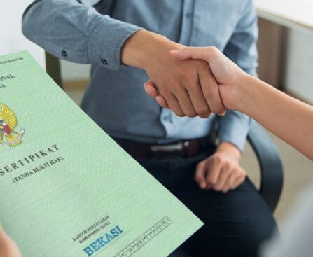 Contoh fisik sertifikat hak milik (SHM) resmi dari BPN di tahun 2025