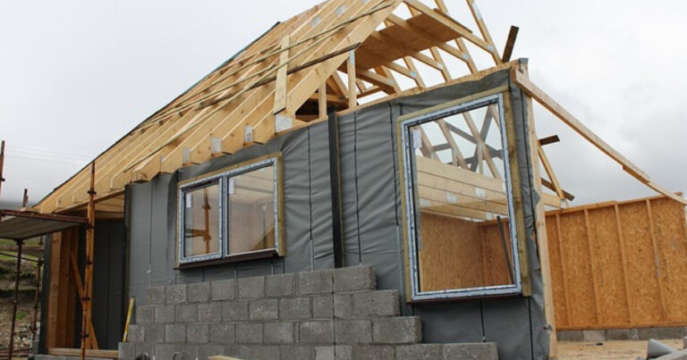 Ilustrasi pembeli rumah menuntut pengembalian dana atas rumah inden gagal di 2025