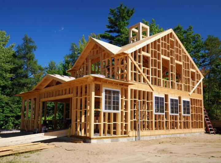 Ilustrasi dua jenis kavling: siap bangun dan produktif dengan ikon rumah dan pohon kebun