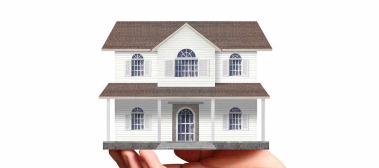 Ilustrasi dua pilihan beli rumah dari developer dan pemilik langsung tahun 2025